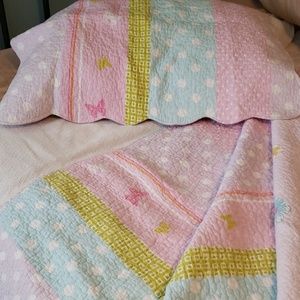 Twin size quilt for girls room